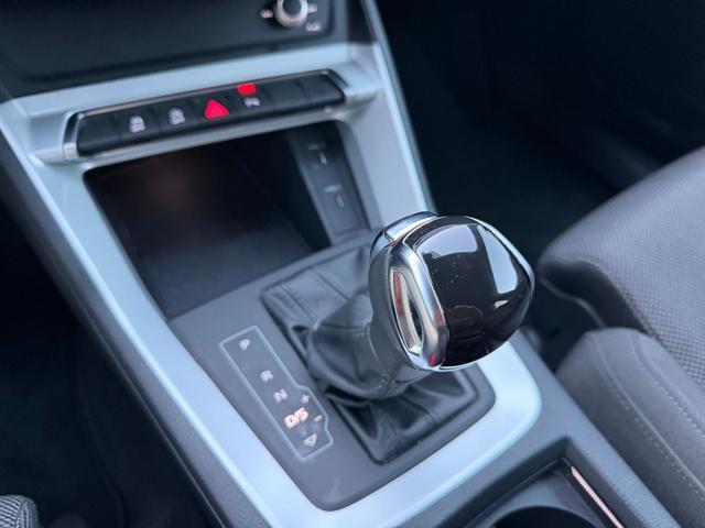 AUDI Q3 35 TFSI Business Advanced