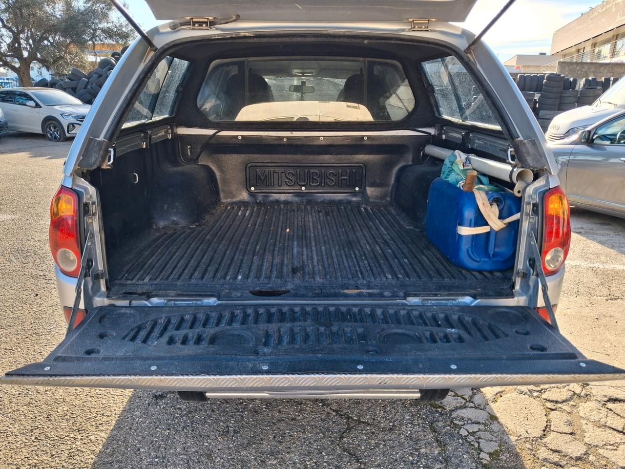 Mitsubishi L200 2.5 DI-D/136CV DC Invite Plus