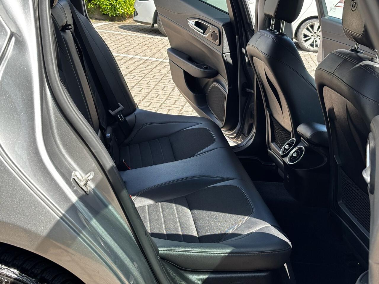 Alfa Romeo Giulia 2.2 Turbodiesel 180 CV AT8 AWD Q4 Super