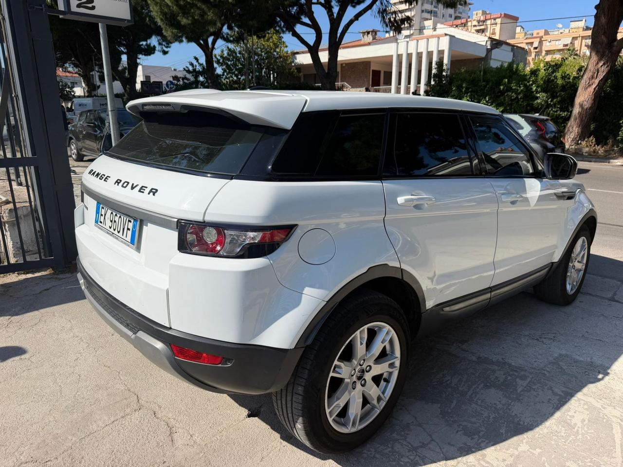 Land Rover Range Evoque 2.2 TD4 5p. Pure