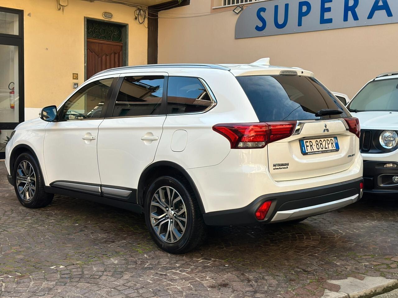 Mitsubishi Outlander 2.2 DI-D 4WD 7 posti Autom