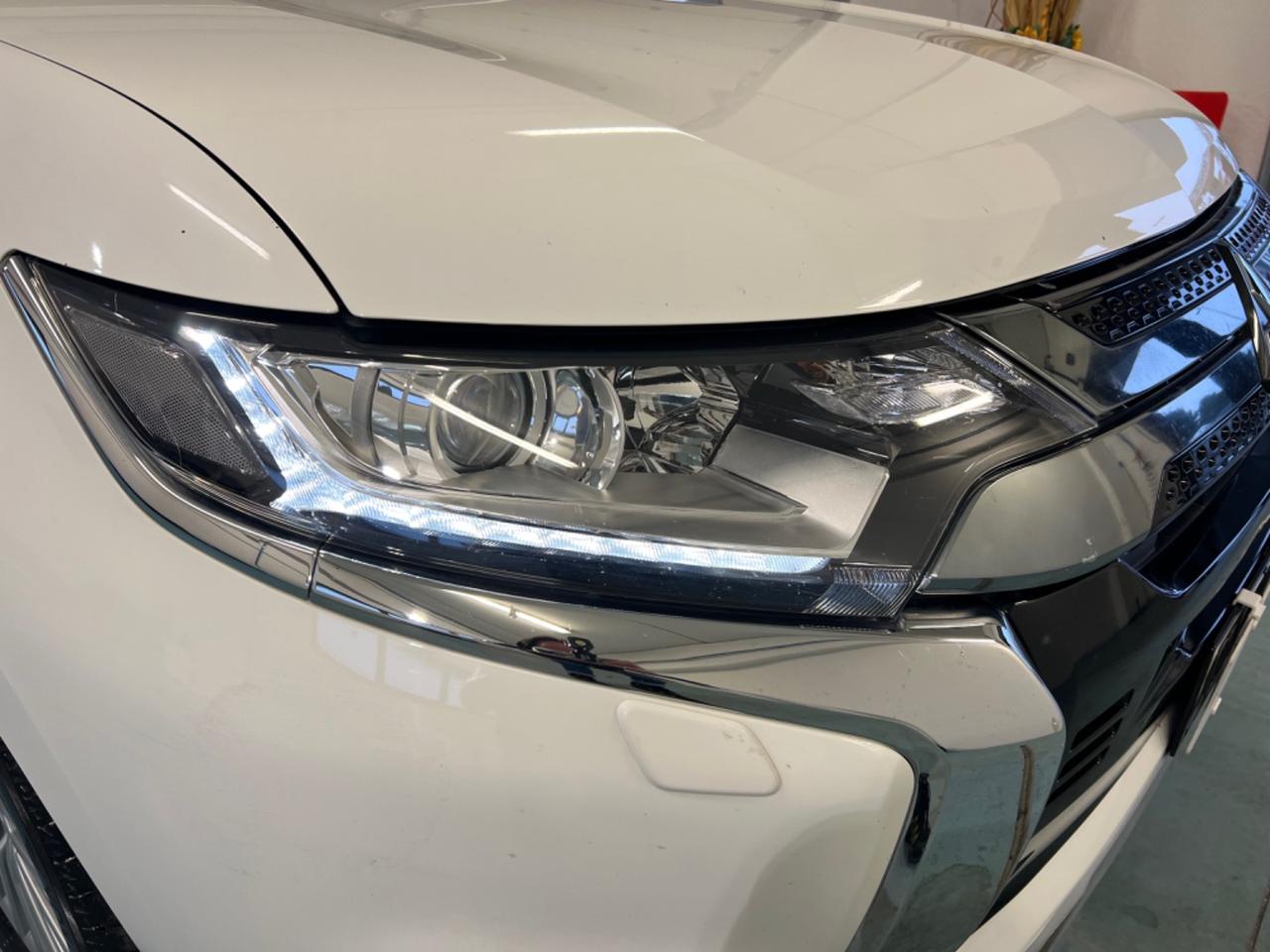 Mitsubishi Outlander 2.4 MIVEC 4WD PHEV Instyle Plus SDA