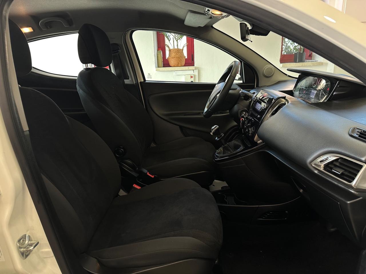 Lancia Ypsilon 1.2 69 CV 5 porte GPL Ecochic Platinum