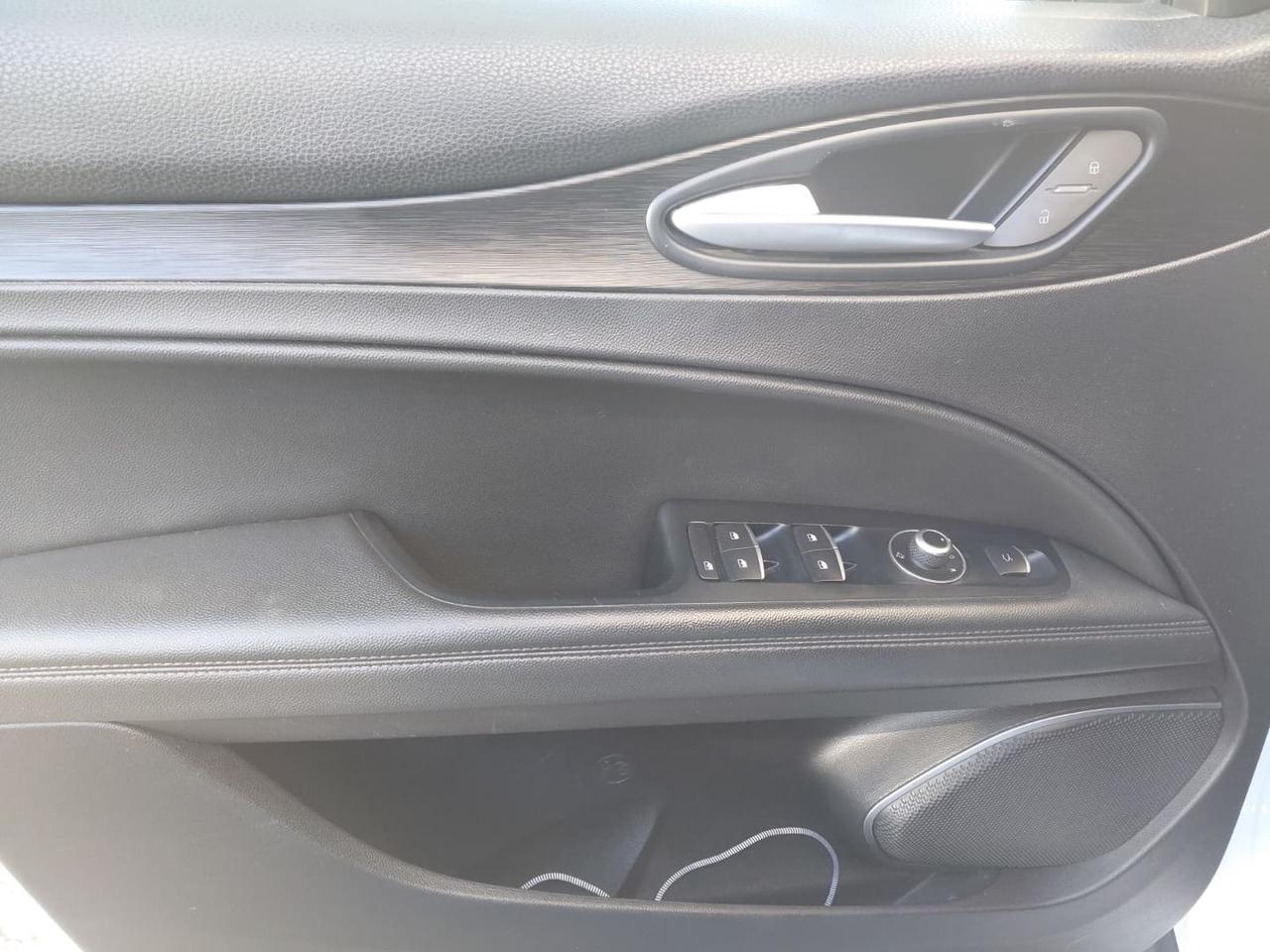 Alfa Romeo Stelvio Executive 2.2 #11109
