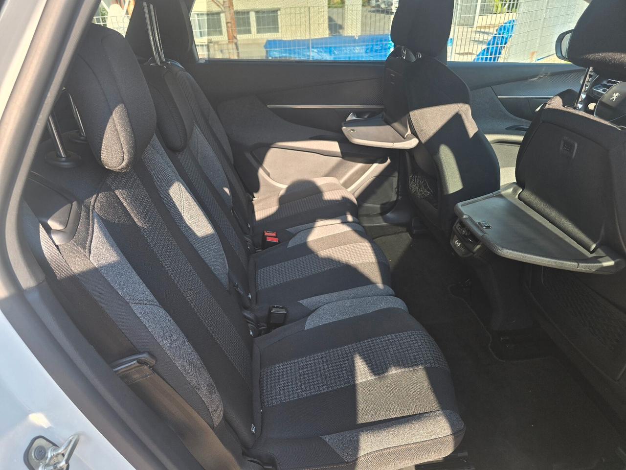 Peugeot 5008 BlueHDi 130 S&S EAT8 Active Pack