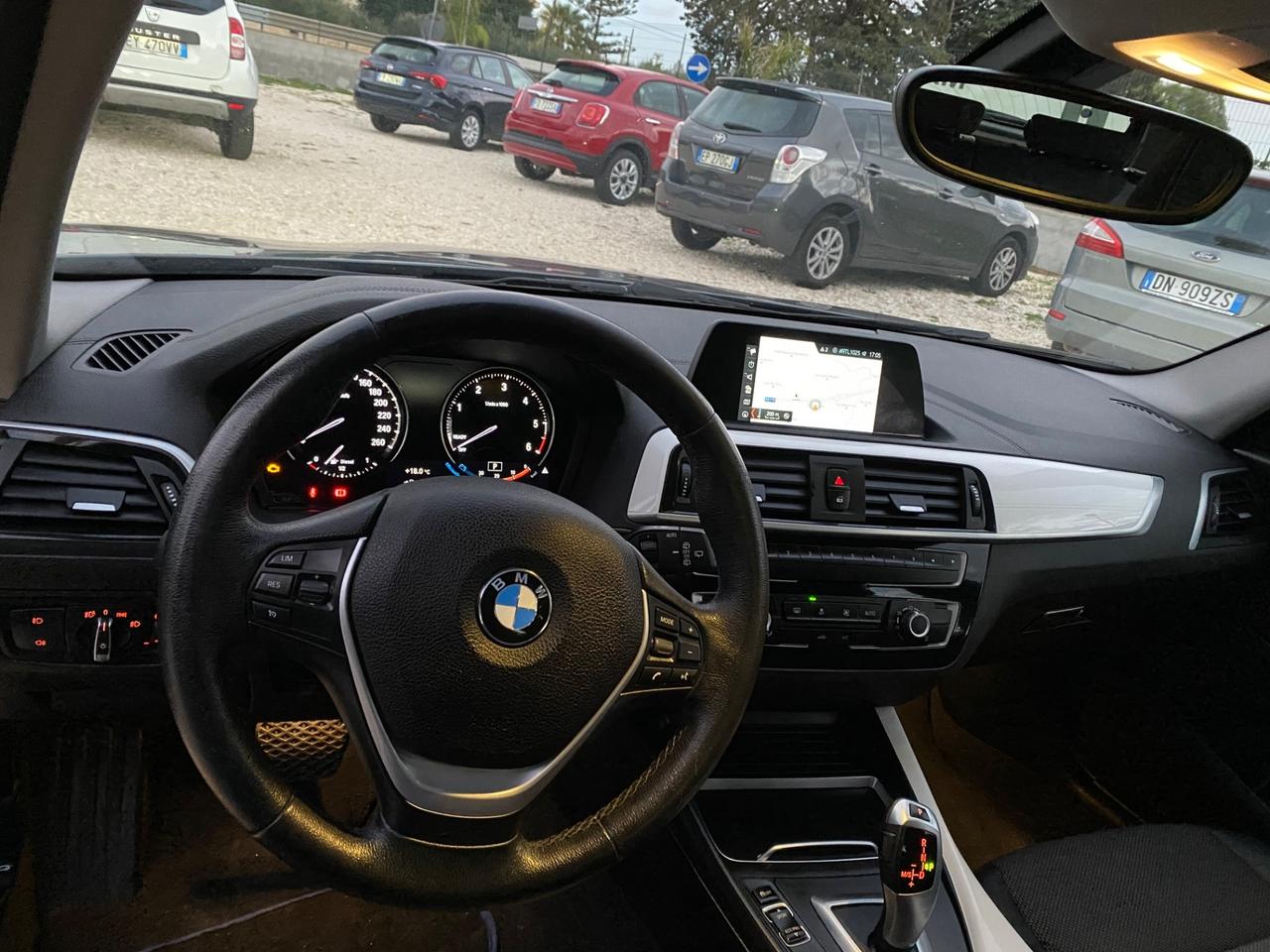 Bmw 118 118d 5p. Urban
