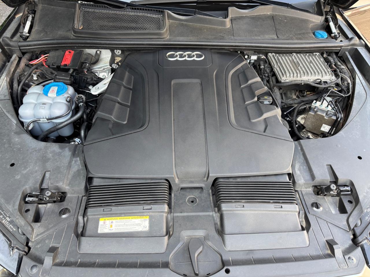 Audi Q7 3.0 TDI 272 CV quattro S LINE,TAGLIANDI CERTIFICATI