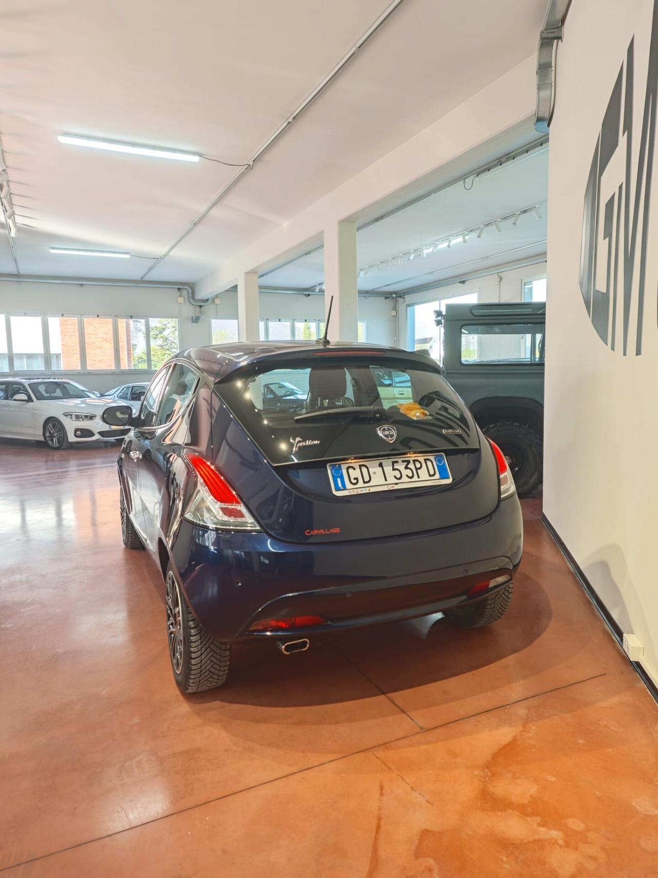 Lancia Ypsilon 1.0 FireFly 5 porte S&S Hybrid Ecochic Silver