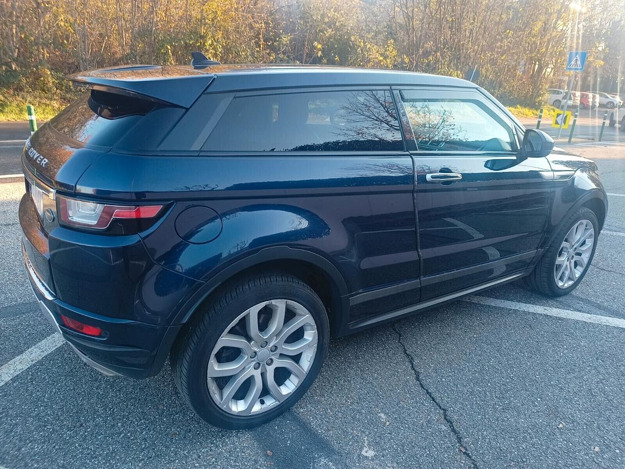 RangeRover Evoque TD4 HSE Aut. GIRA A TRE