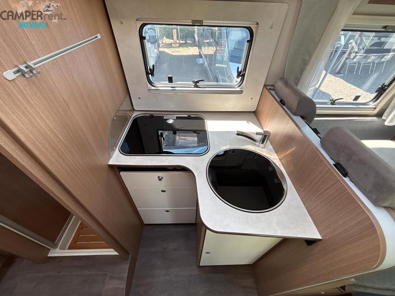 CARADO T447 EDITION 5 BY HYMER - SEMINTEGRALE CON LETTI GEMELLI IN CODA ED AMPIO GARAGE