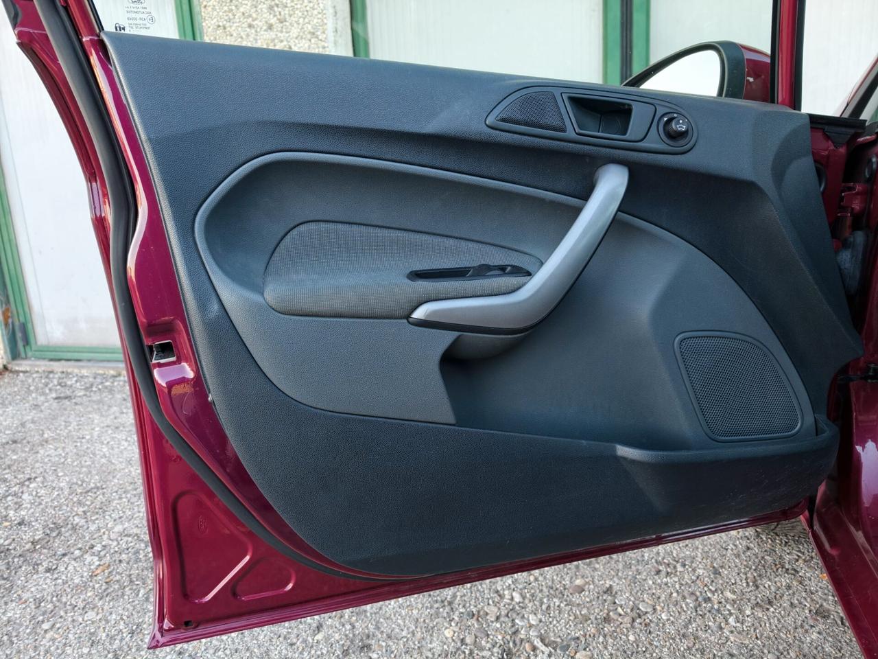 Ford Fiesta 1.2 BENZINA 5 PORTE NEOPATENTATI PARI AL NUOVO