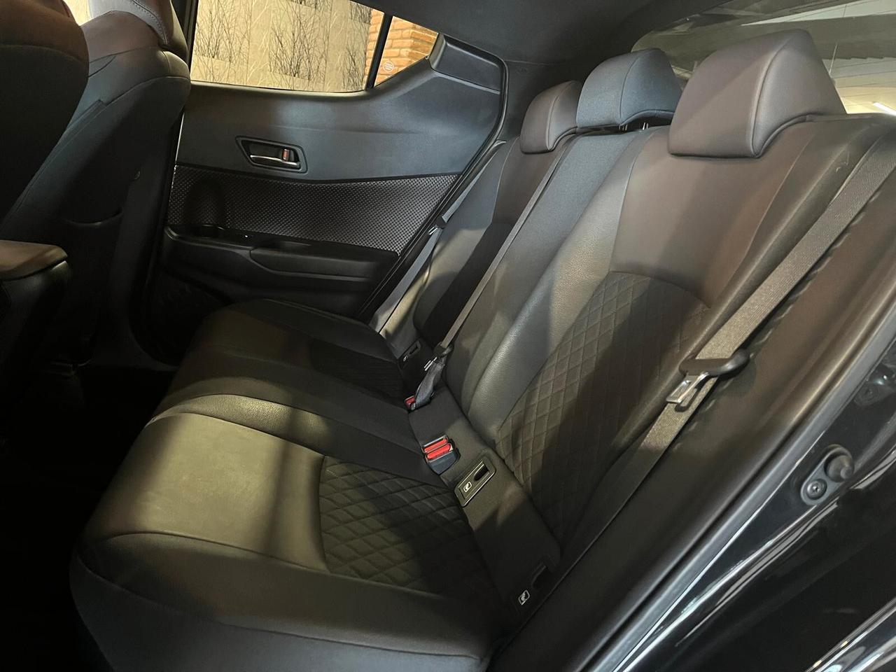 Toyota C-HR 1.8 Hybrid E-CVT Lounge
