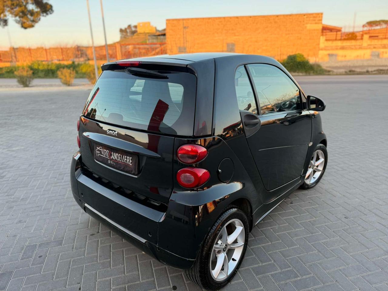 Smart ForTwo 1000 52 kW coupé passion/LED/NAVI/PELLE/BELLA