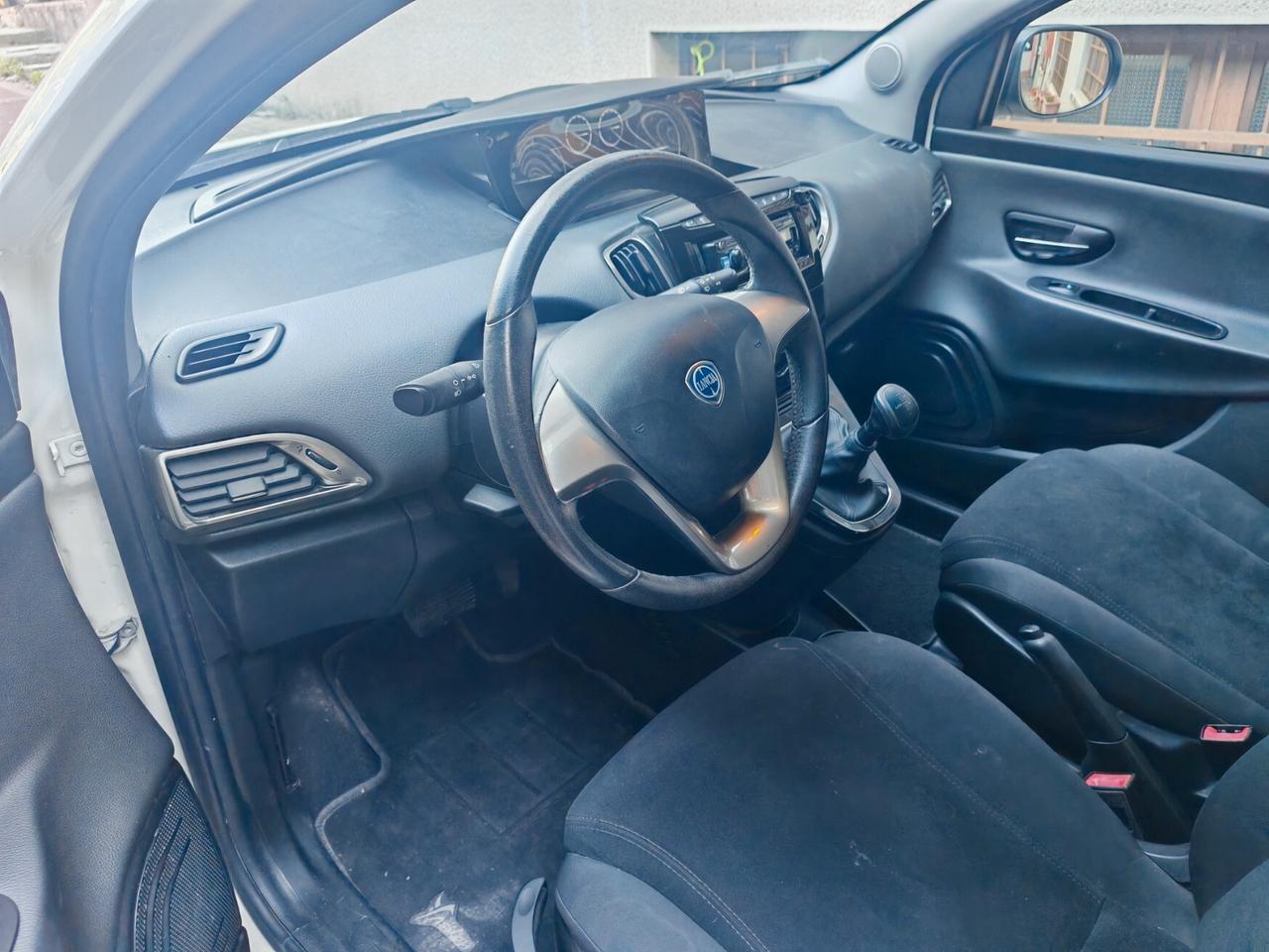 Lancia Ypsilon 0.9 TwinAir 85 CV 5 porte S&S DFN Gold