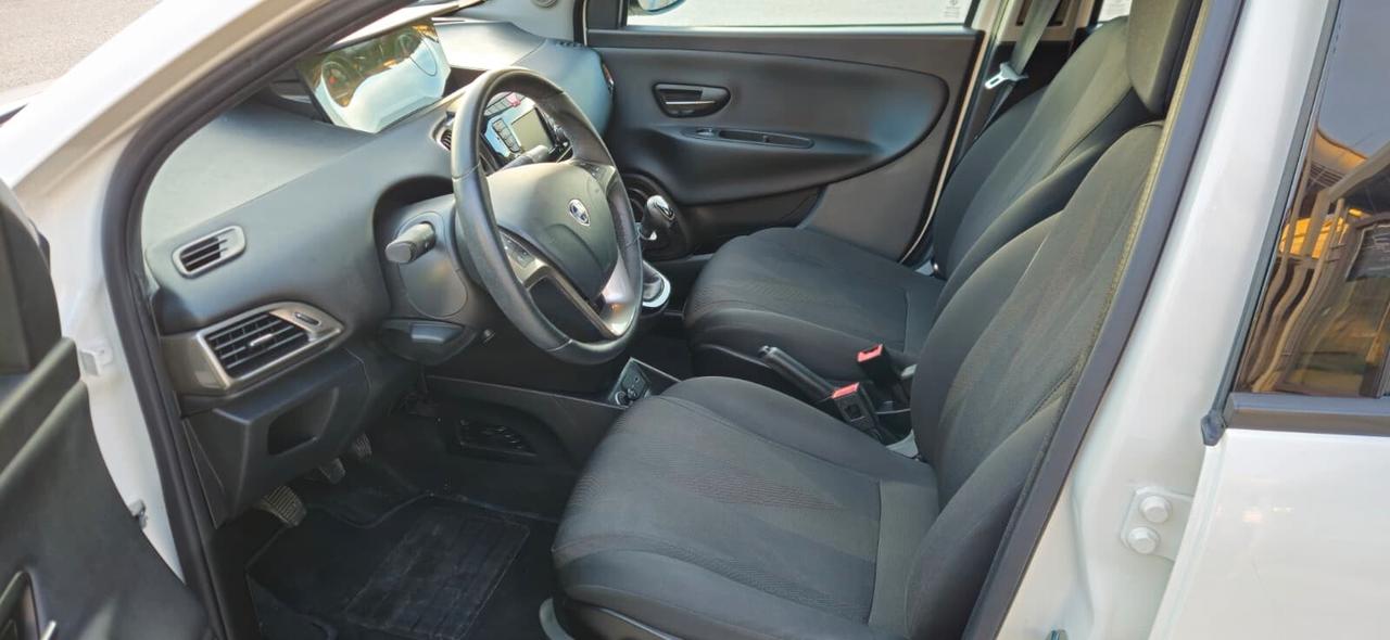 Lancia Ypsilon 1.2 69CV Platinum