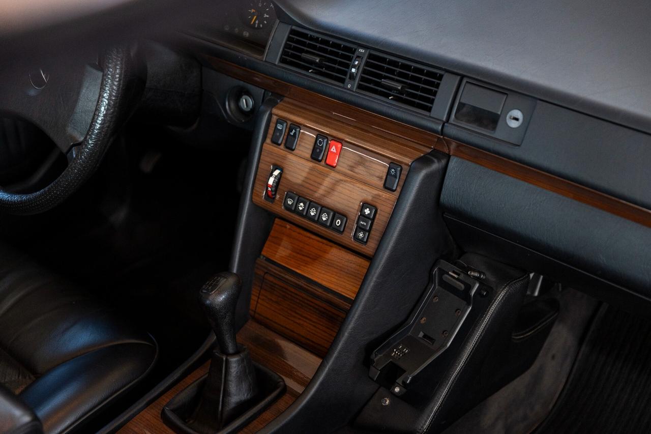 Mercedes-benz 300 CE cat Coupé