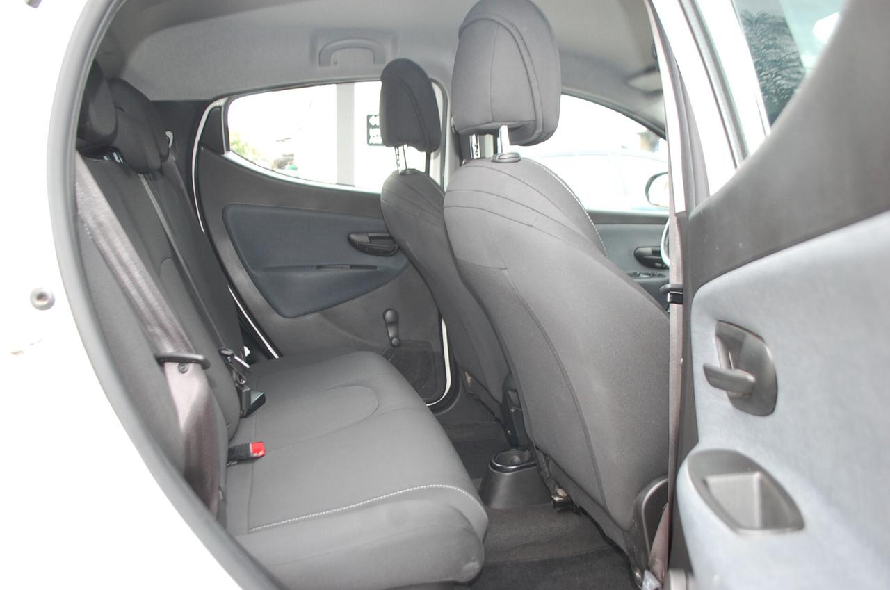 Lancia Ypsilon 1.0 firefly hybrid Gold Plus S&S Uff Italy USB