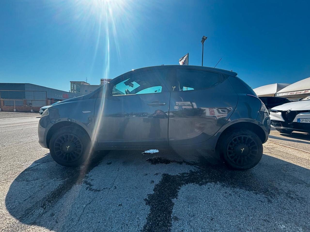 Lancia Ypsilon 0.9 TwinAir 85 CV 5 porte Metano Ecochic Elefantino