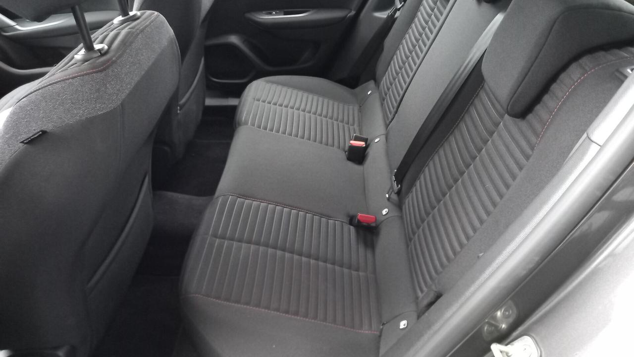 Peugeot 2008 PureTech 130 S&S EAT8 Active Pack