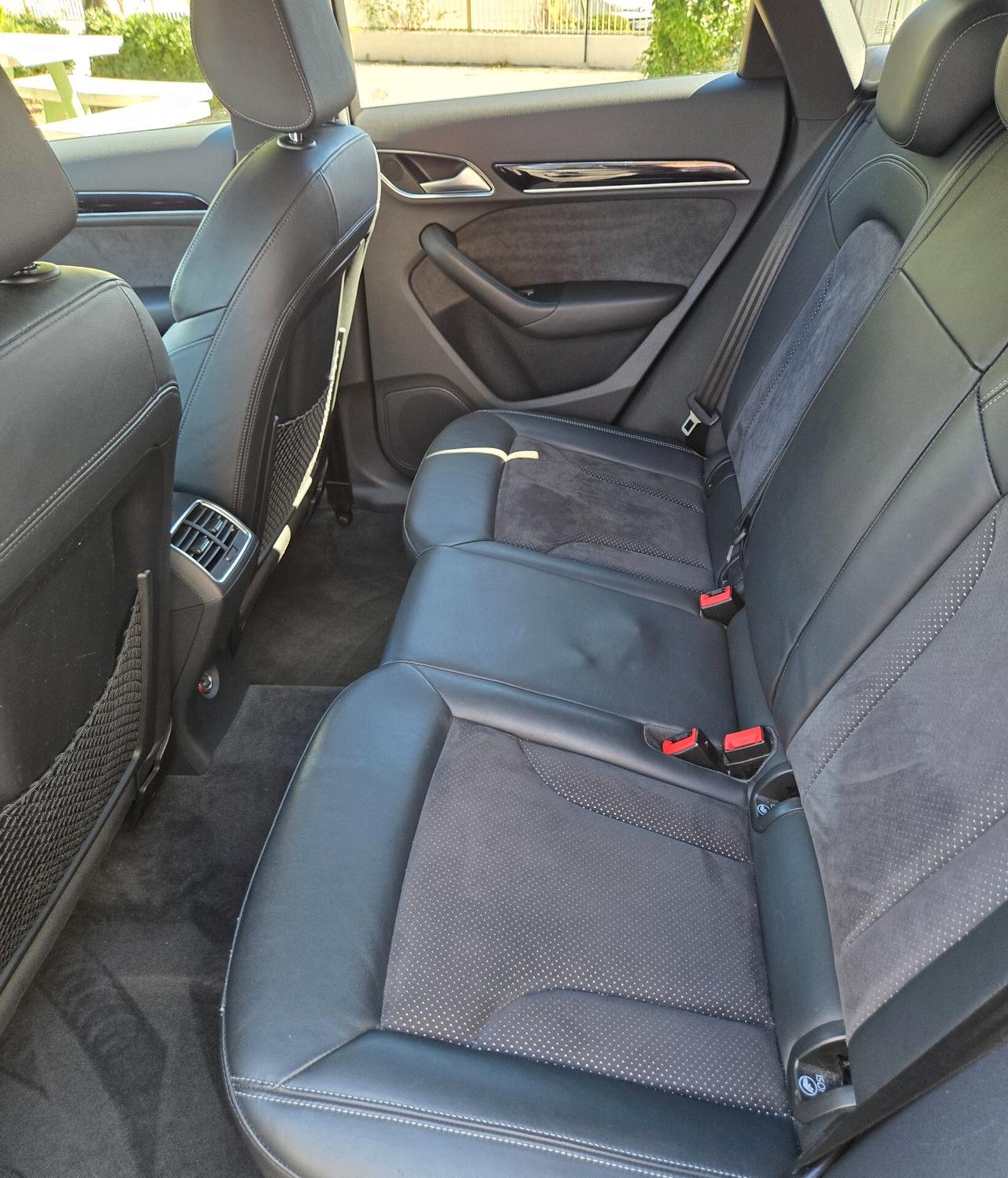 Audi Q3 2.0 TDI quattro 3X S-Line Black Edition Unica in Italia