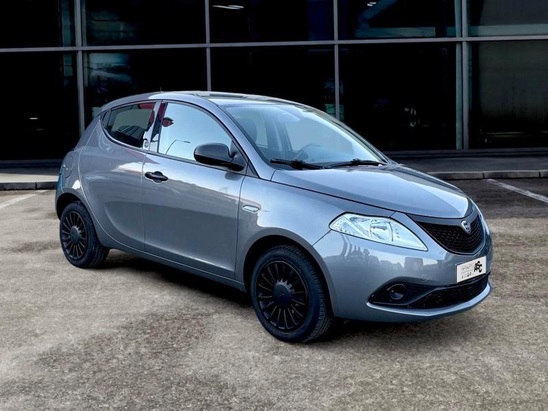 Lancia Ypsilon 5 Porte 1.0 hybrid Gold s&s 70cv ADATTA NEOPATENTATI