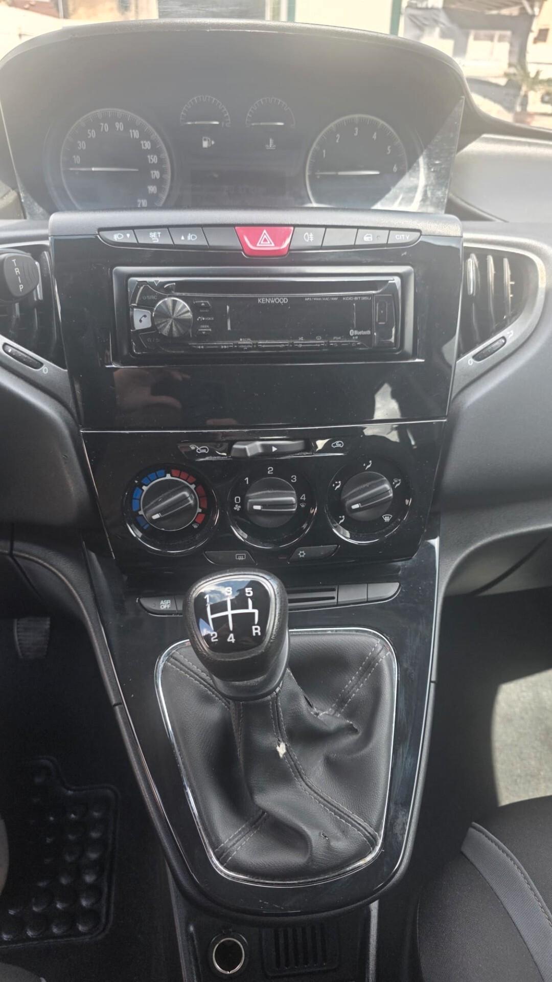 Lancia Ypsilon 1.2 69 CV 5 porte Platinum