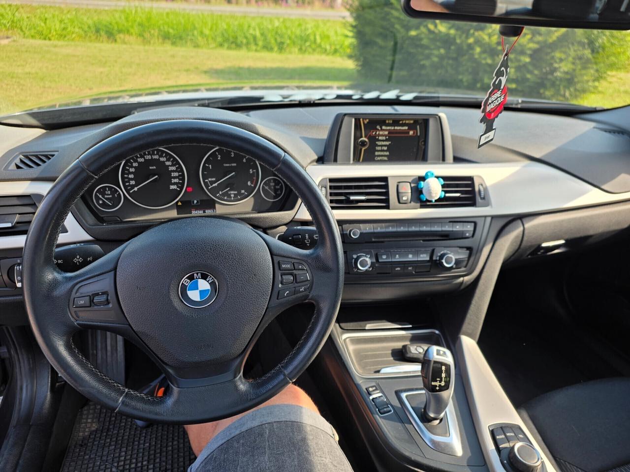 Bmw 318d 2014 automatico berlina