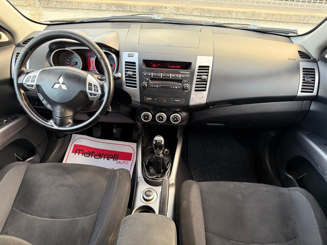 Mitsubishi Outlander 2.0 DI-D Instyle 7 p.ti DPF