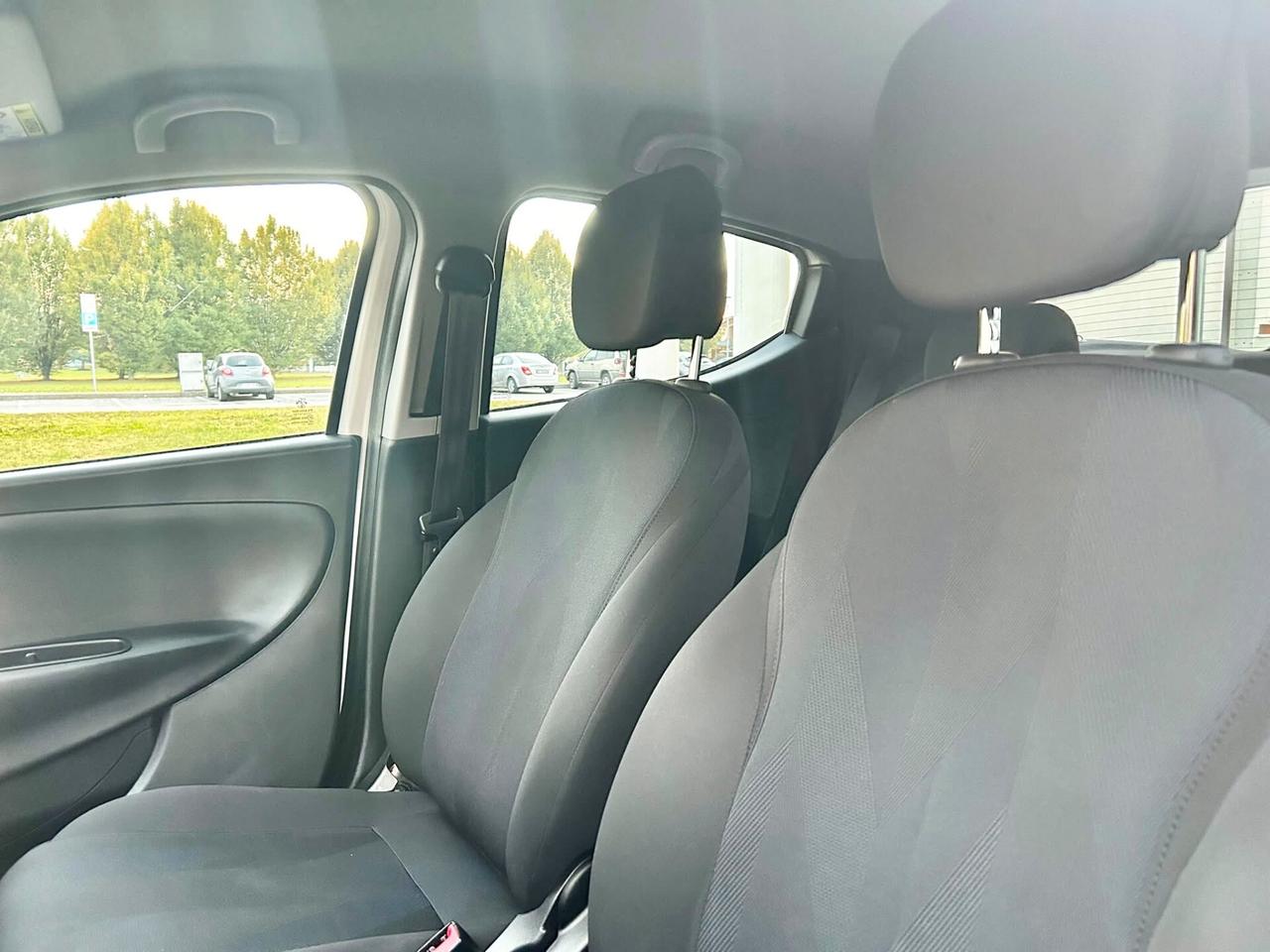 Lancia Ypsilon 1.2 69 CV 5 porte S&S Platinum