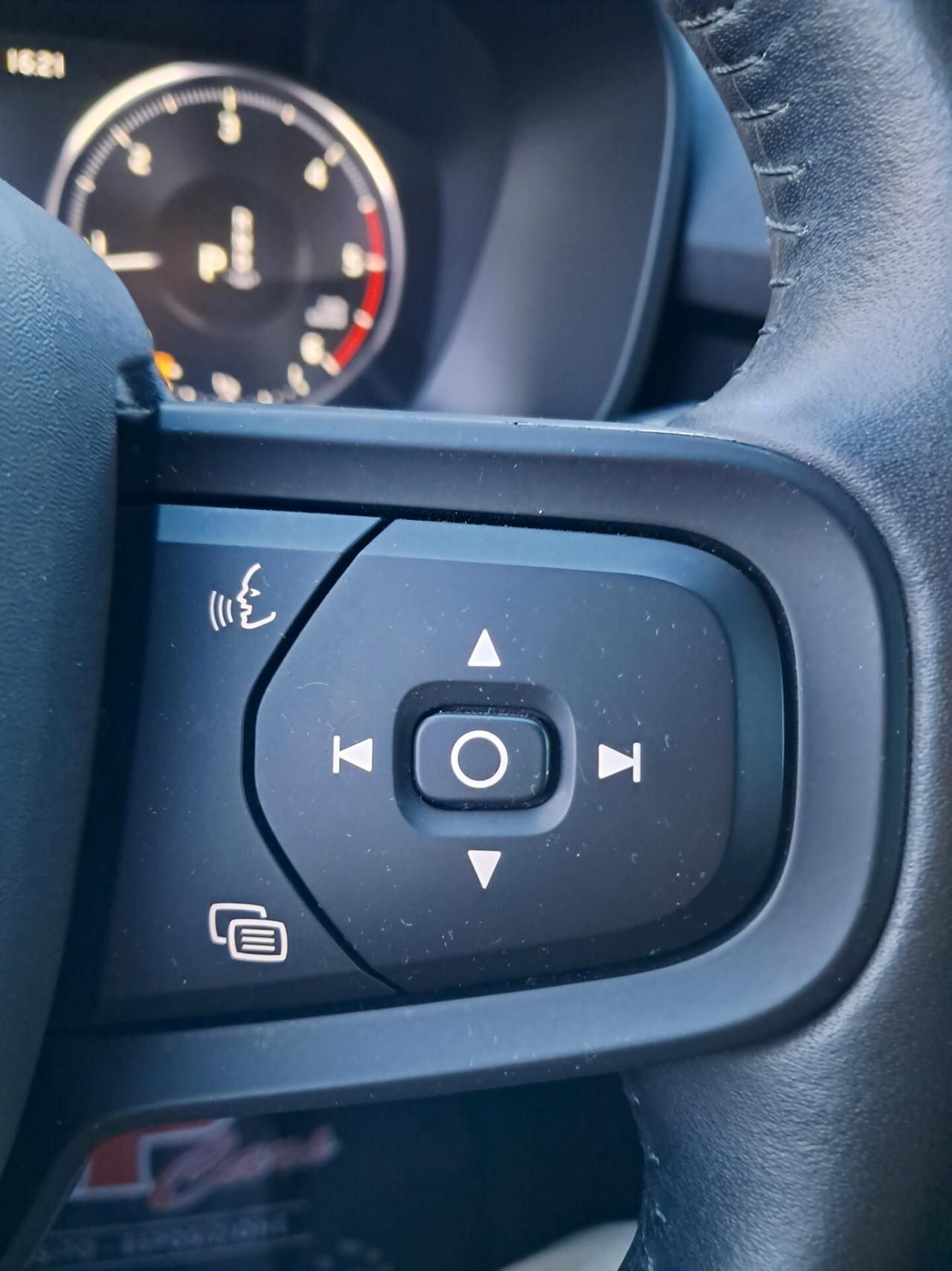 Volvo XC40-2.0-150CV*CAM*LED*NAVI