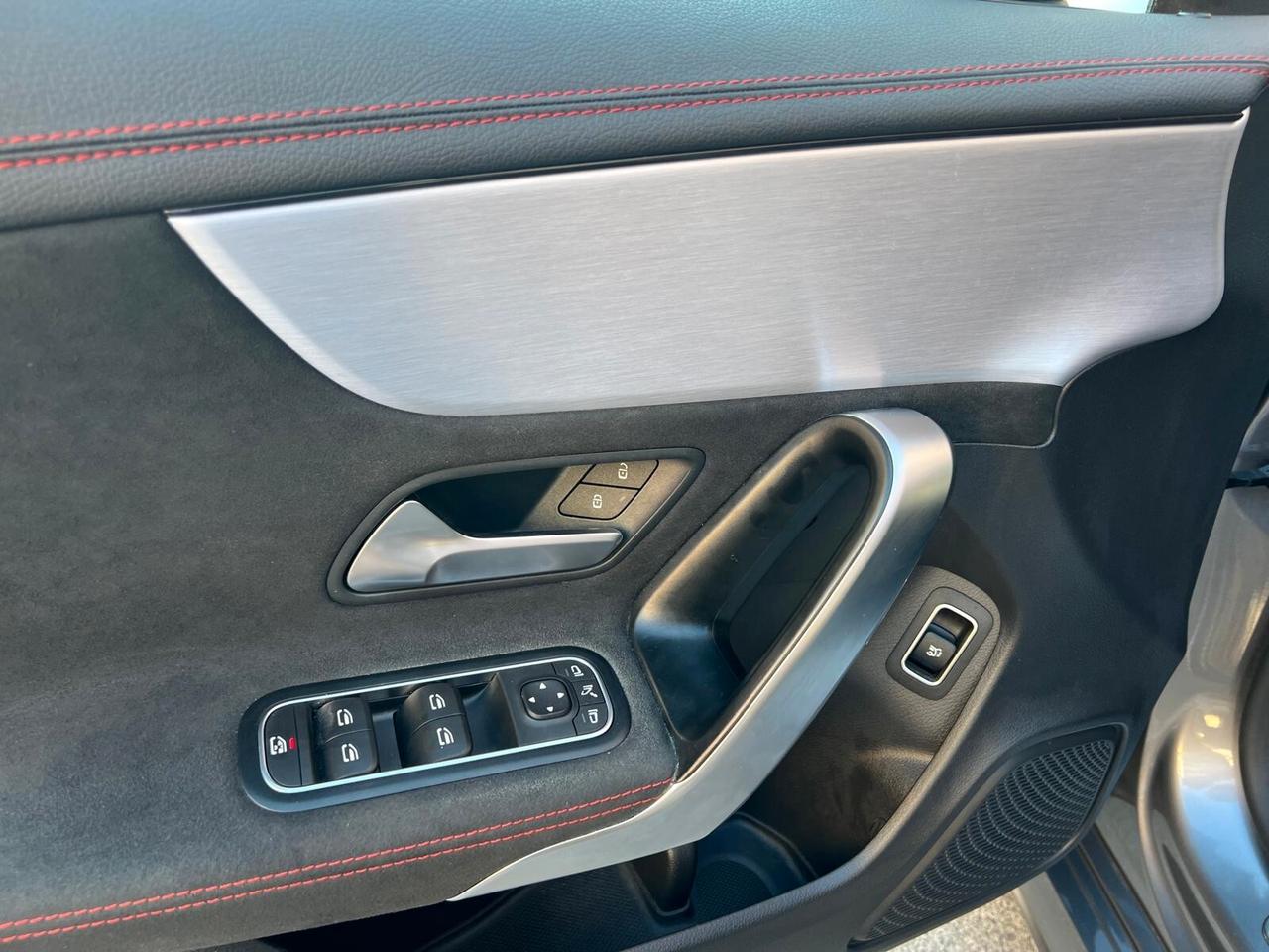 MERCEDES CLA 200D SHOOTING BRAKE PREMIUM 2.0 150CV PELLE NAVI CAM ANNO 2020
