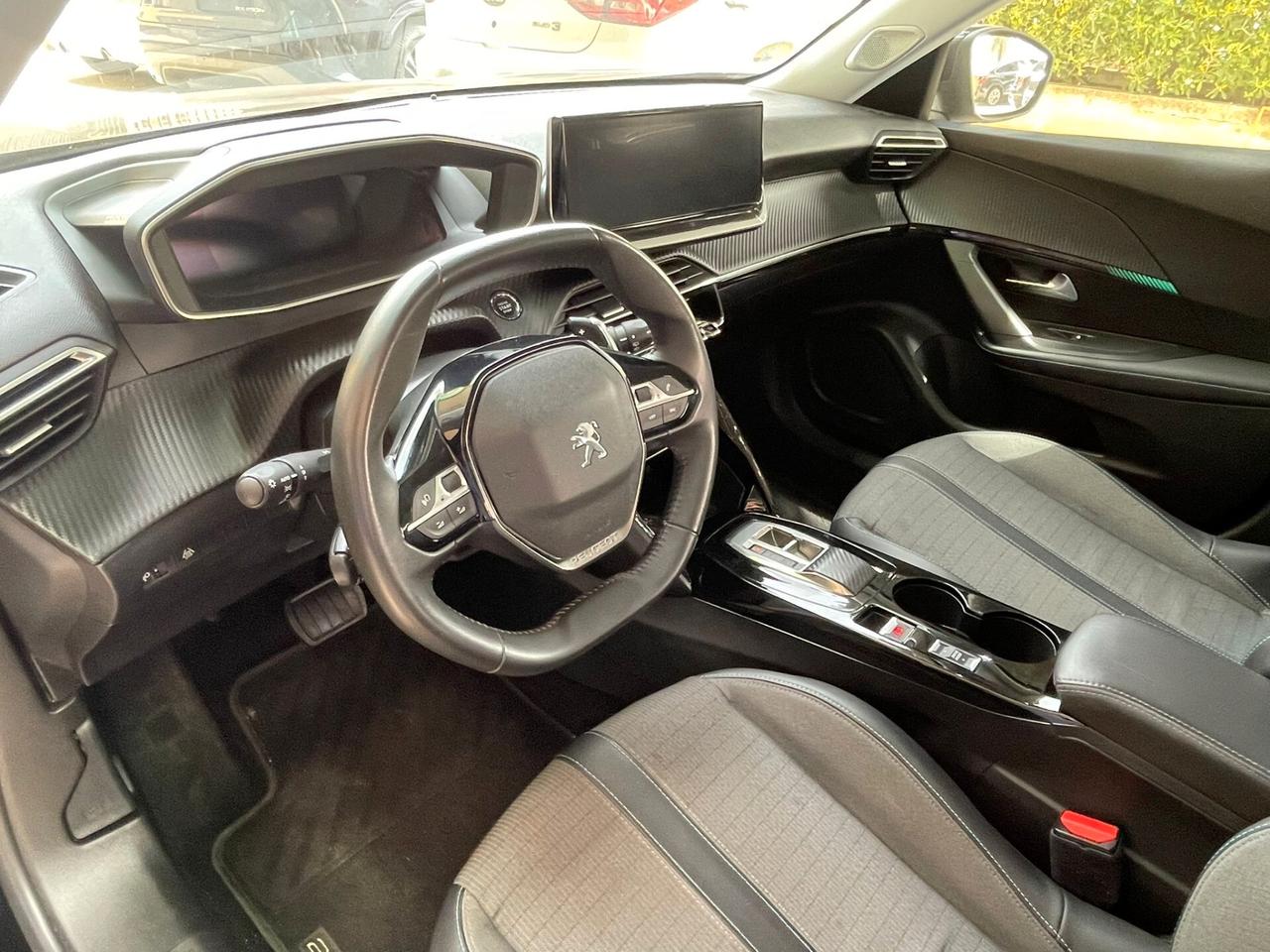 Peugeot 2008 BlueHDi 130 S&S EAT8 Allure