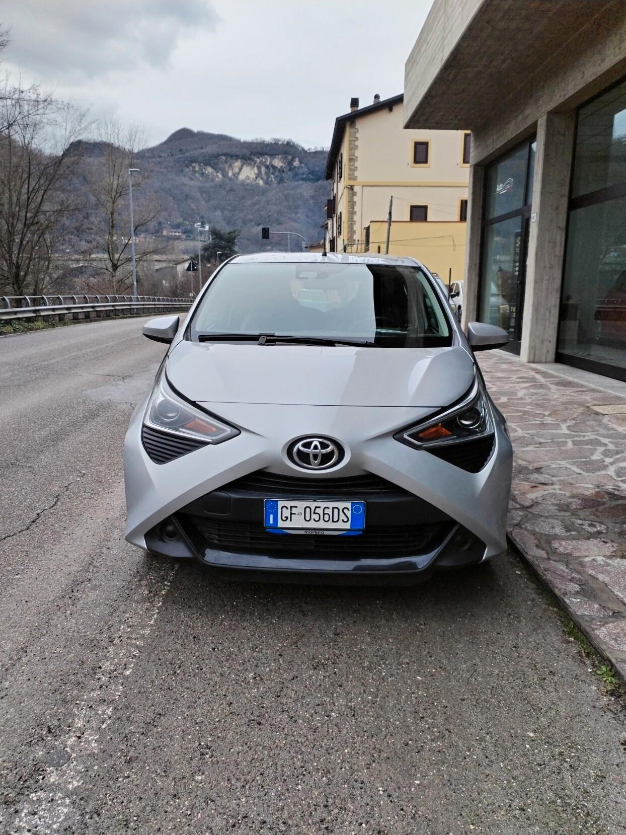 Toyota Aygo Connect 1.0 VVT-i 72 CV 5 porte x-clusiv