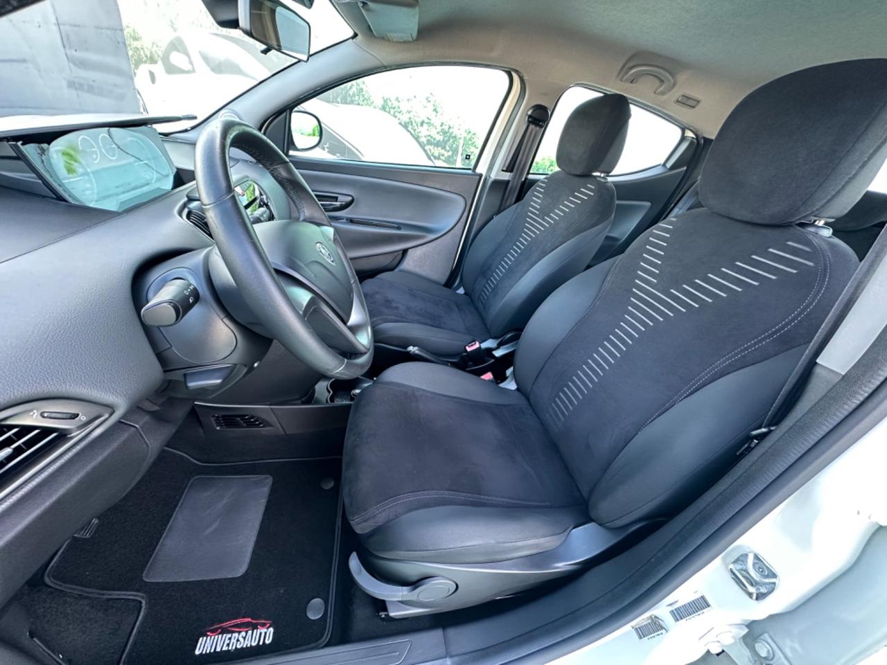 Lancia Ypsilon 1.3 MJT 95cv Silver 2012