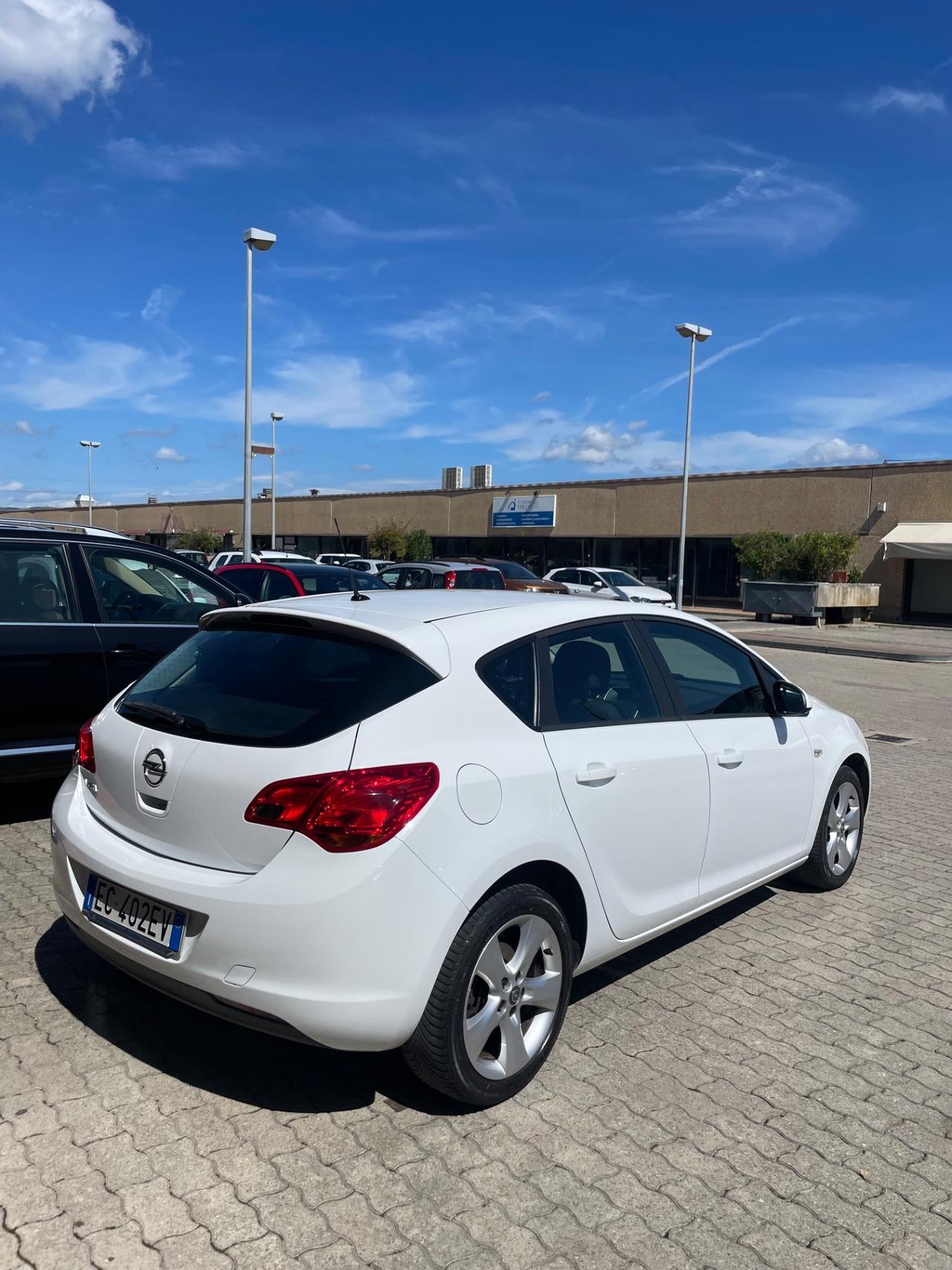 Opel Astra 1.4 100CV 5 porte Cosmo