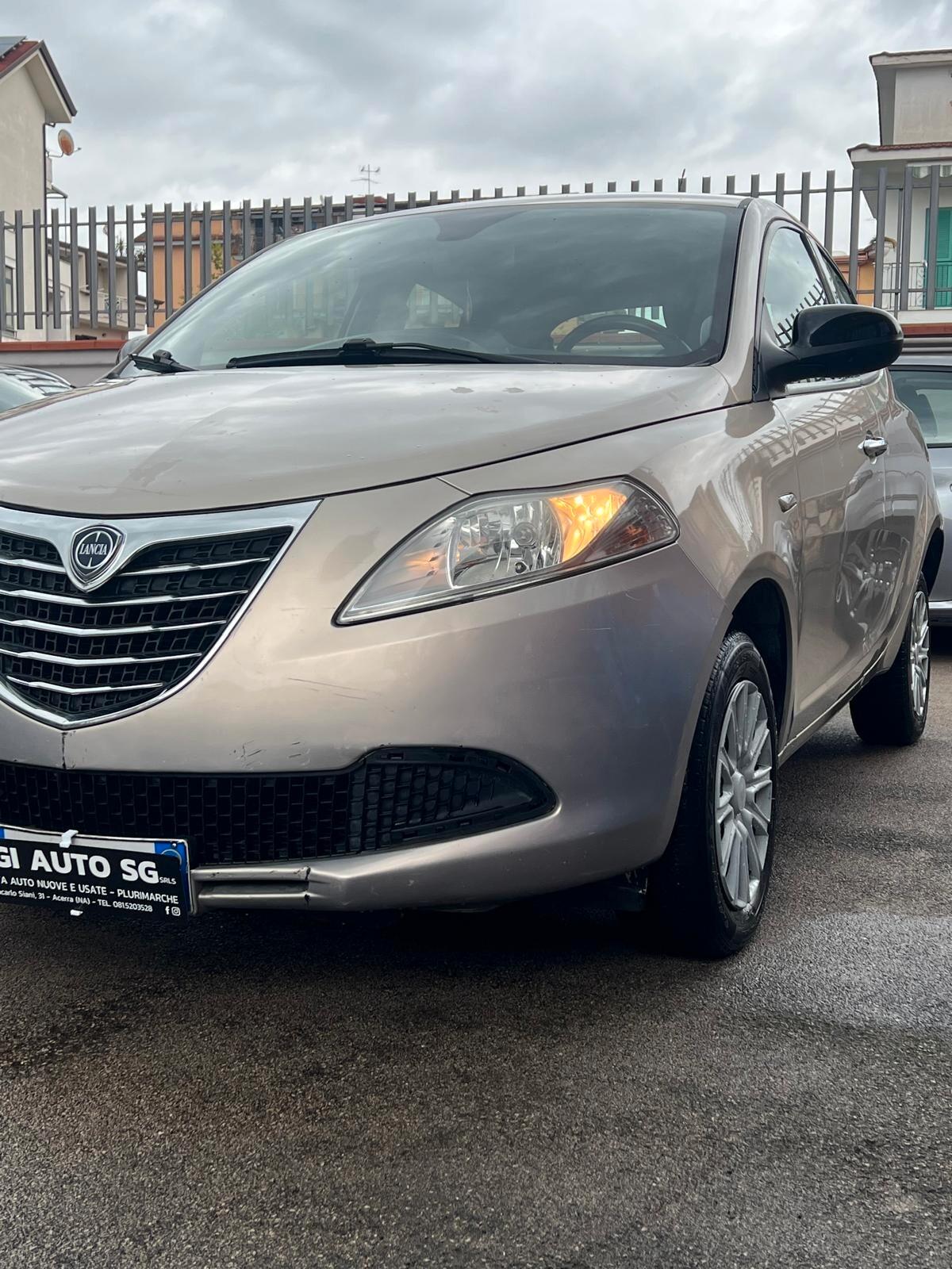 Lancia Ypsilon 0.9 TwinAir 85 CV 5 porte Metano Ecochic Silver