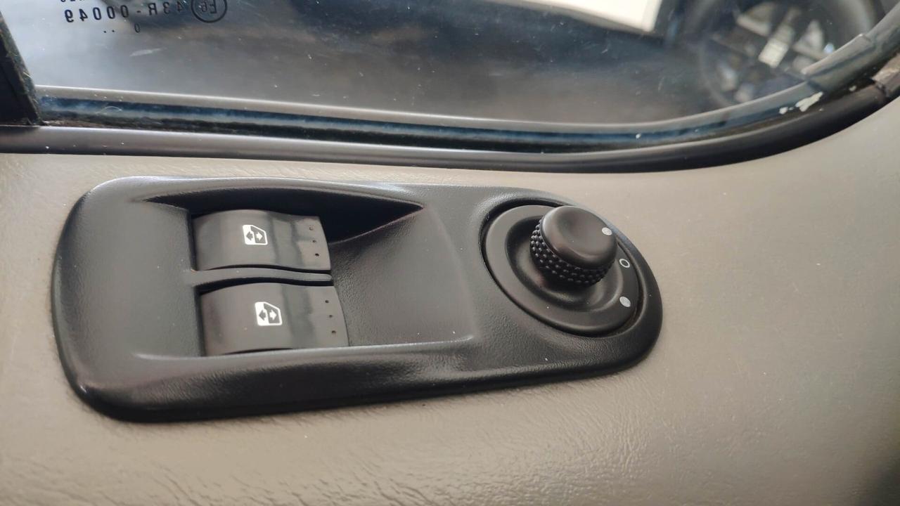 Nissan Primastar 2000cc Diesel 115 CV 9P