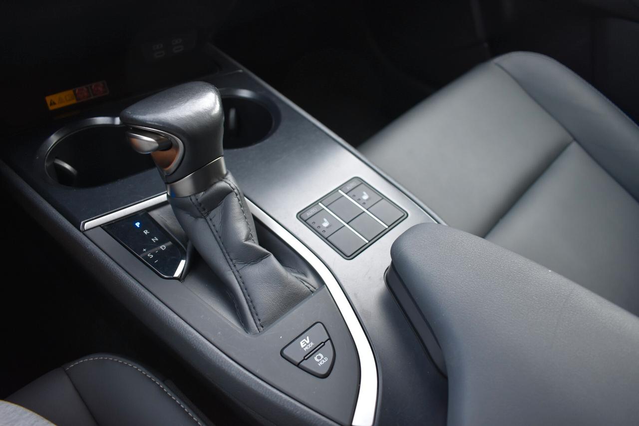 Lexus UX 250h Hybrid F-Sport 4wd Aut.