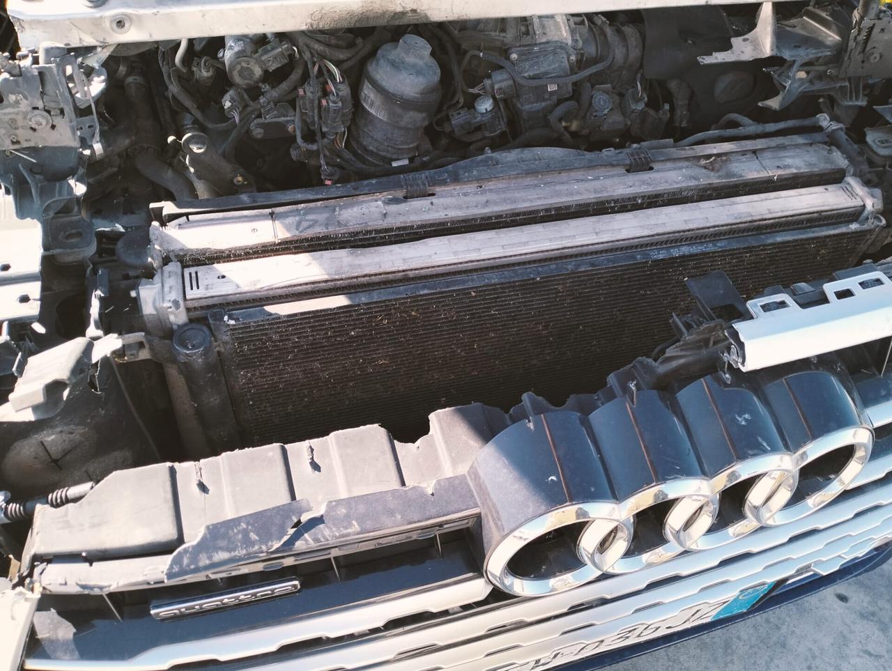 Audi Q7 50 3.0 TDI quattro S-Line 7 posti - SINISTRATA - NO EXPORT -