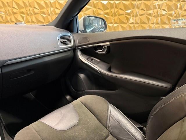 Volvo V40 D2 R-design