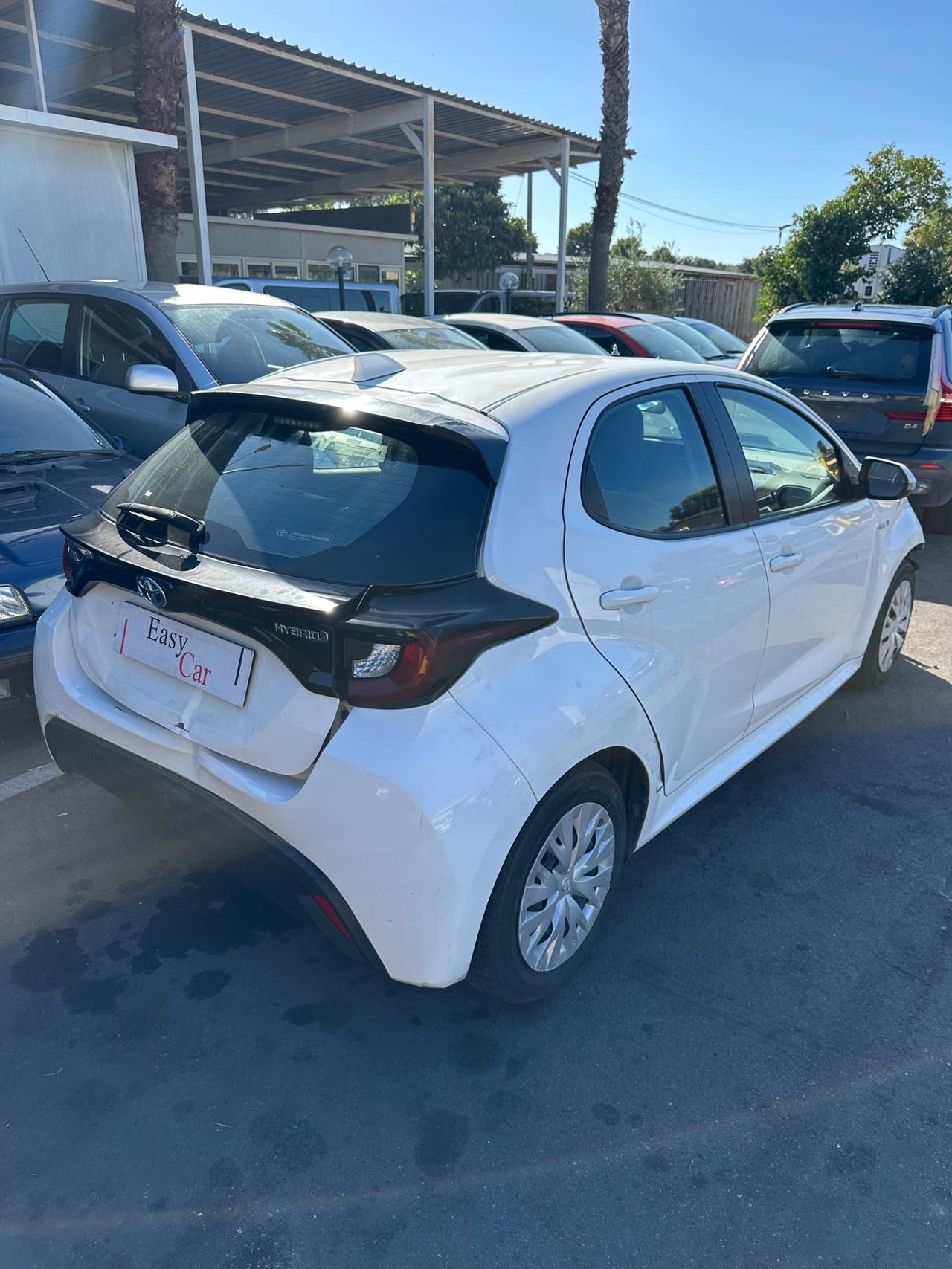 Toyota Yaris 1.5 Hybrid SINISTRATA