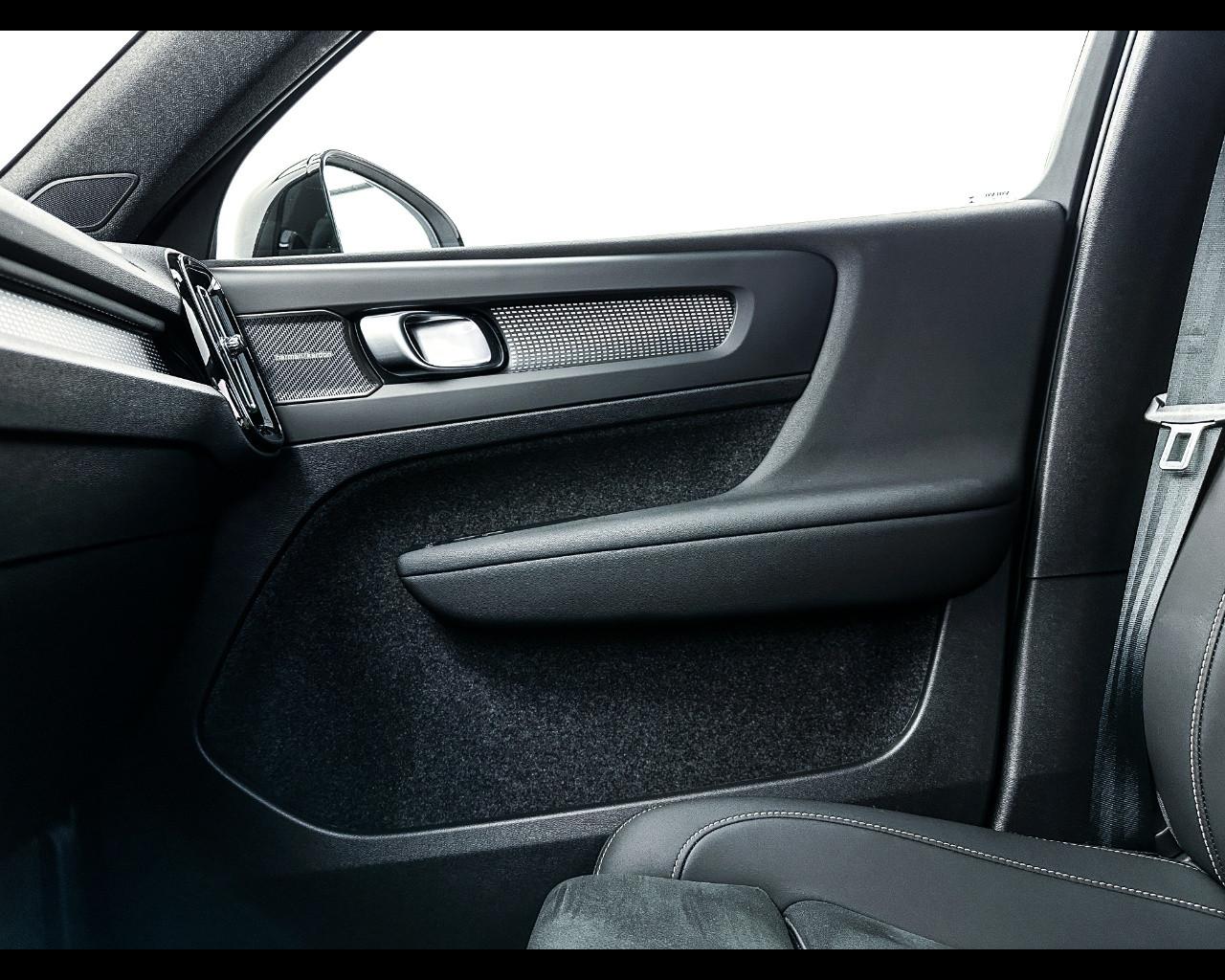 VOLVO XC40 Plus Dark B4 AUT