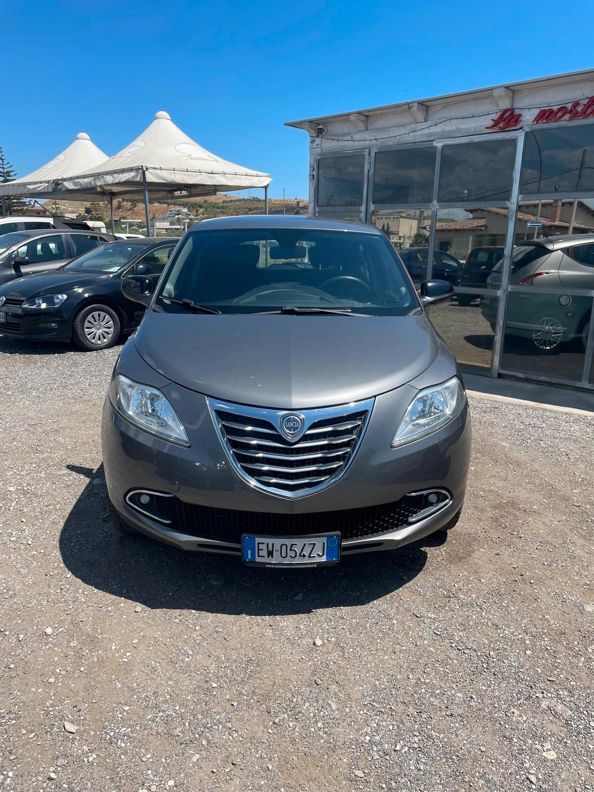 Lancia Ypsilon 0.9 TwinAir 85 CV 5 porte Metano Ecochic Gold