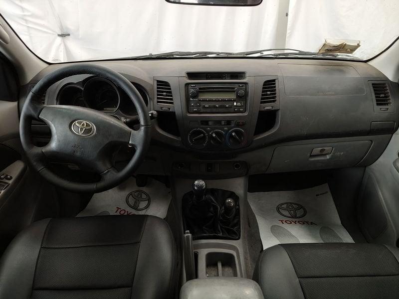 Toyota Hilux Hilux 2.5 D-4D 4WD 4p. Double Cab DLX