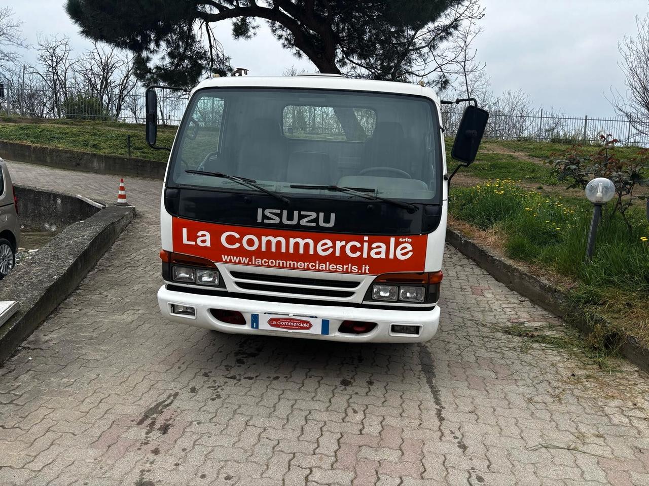Isuzu NPR Isuzu Carro attrezzi port. utile KG2590