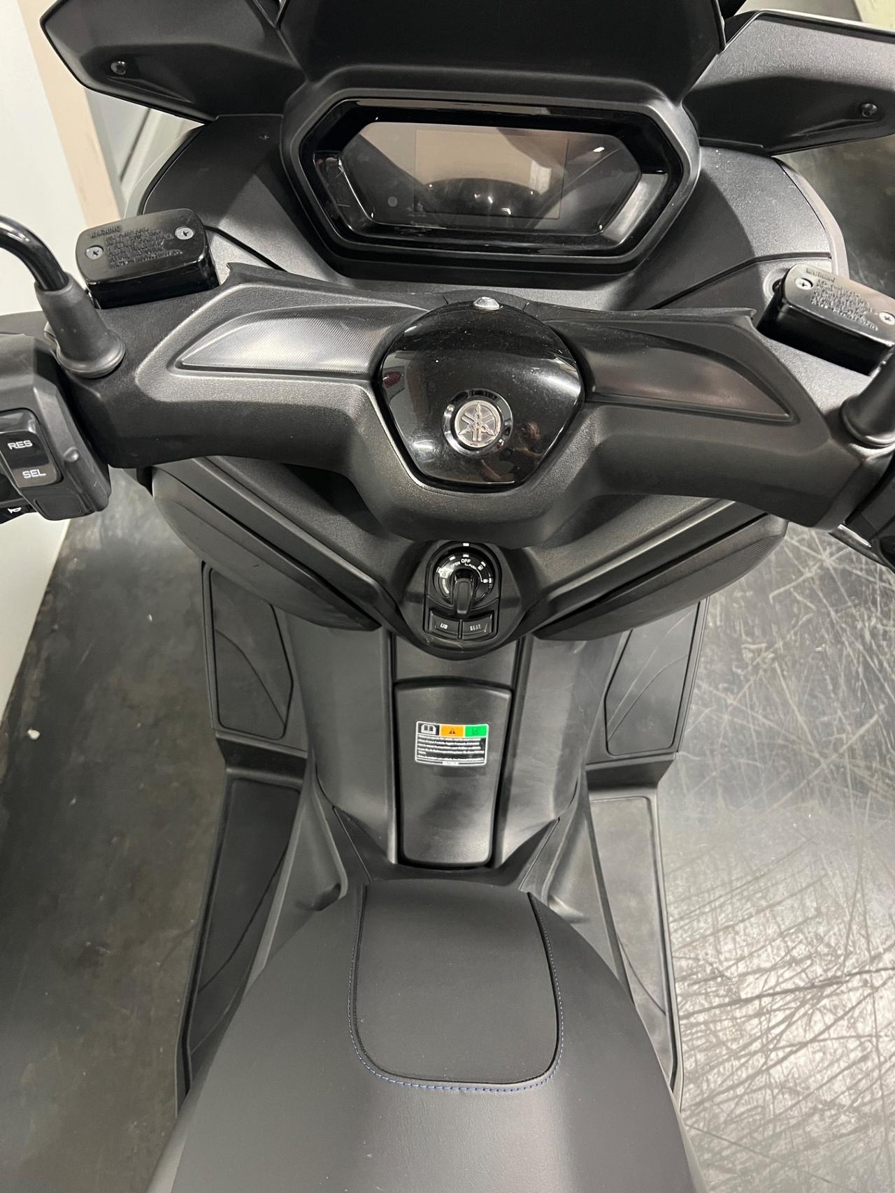 Yamaha X-Max 300