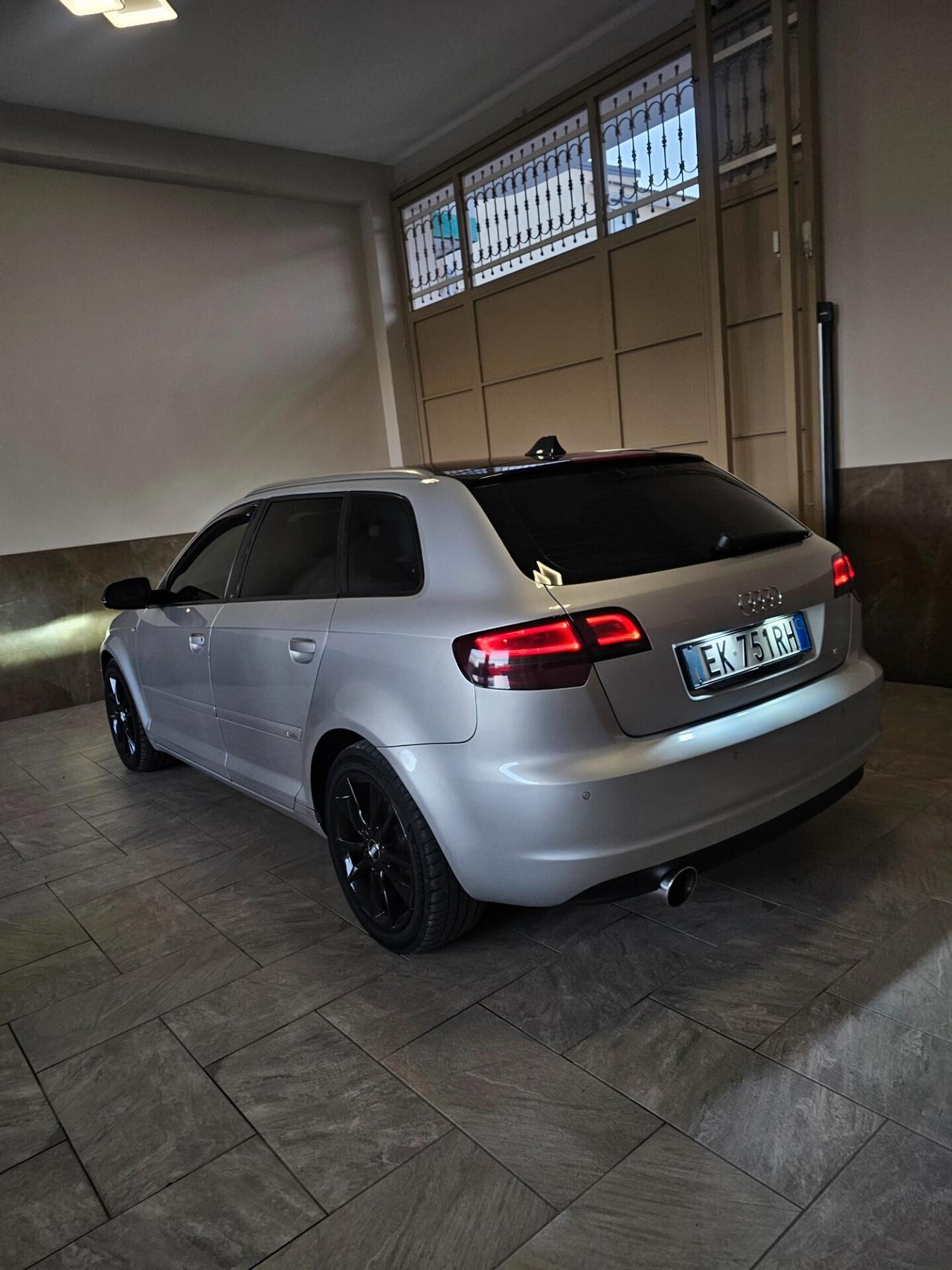 Audi A3 1.6 TDI 105 CV S tronic S-LINE