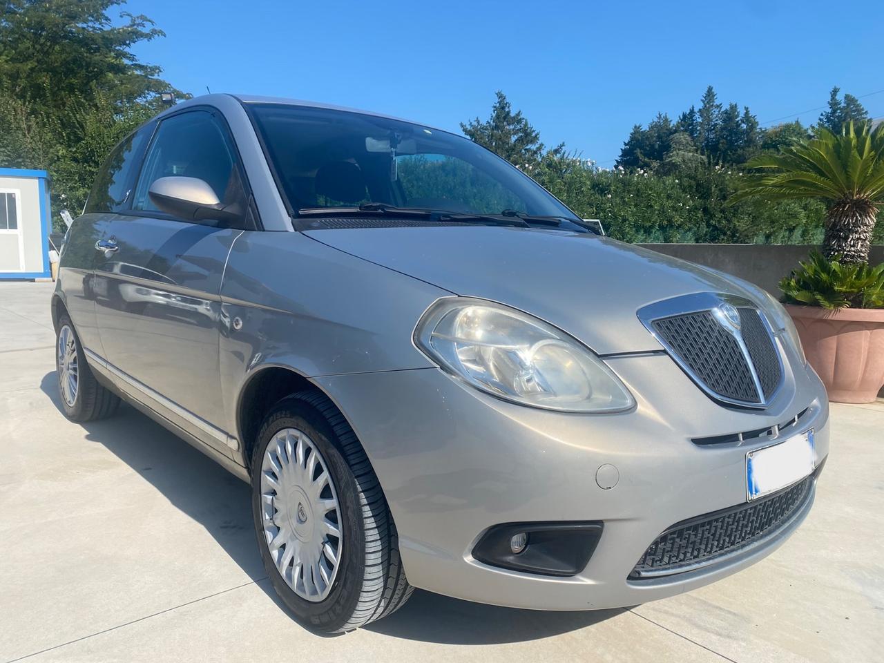 Lancia Ypsilon 1.3 MJT 75 CV Platino
