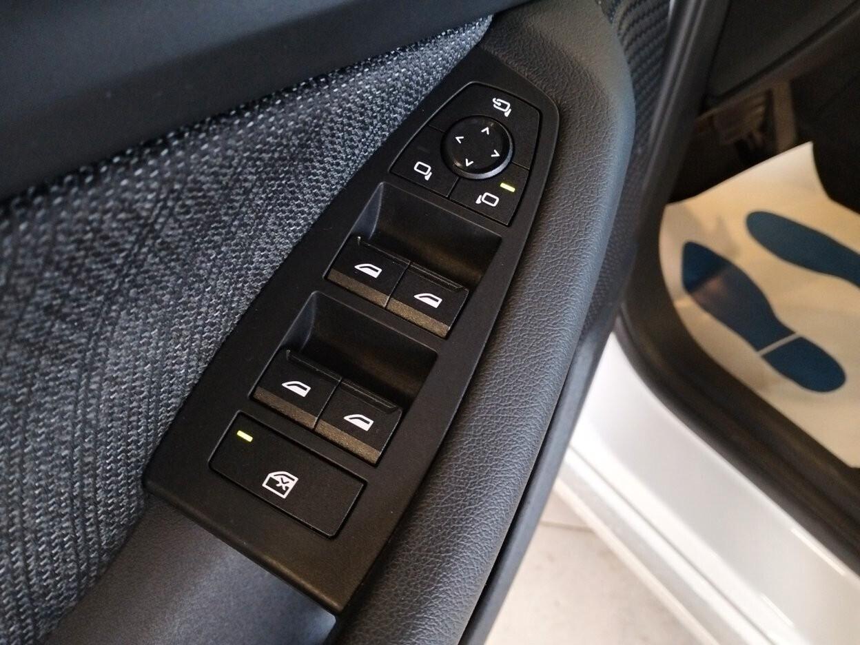 BMW 220 i Active Tourer mhev 48V auto