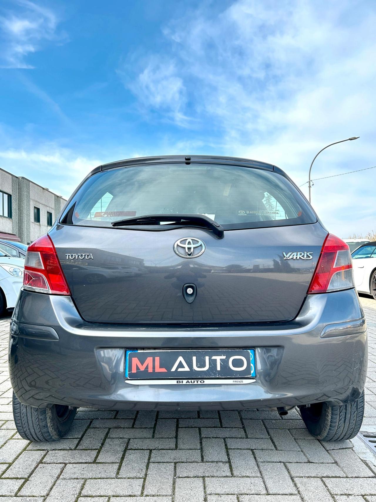 Toyota Yaris 1.0 5 porte Luxury Pack - OK NEOPATENTATO